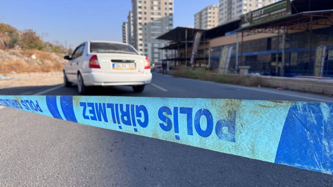 Engelli Vatandaşa Çarpan Otomobil Hayatını Kaybettirdi
