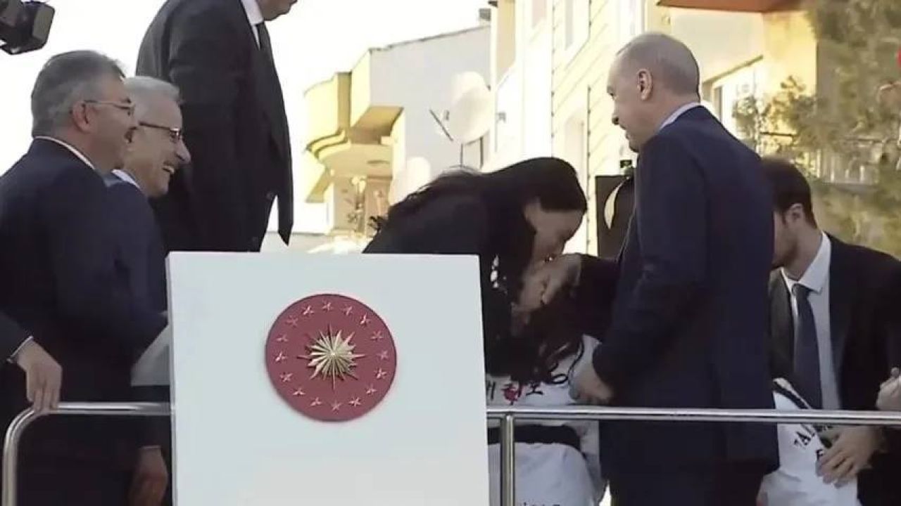 Erdoğan'ın elini öpen milletvekiline başkan yardımcılığı atanması