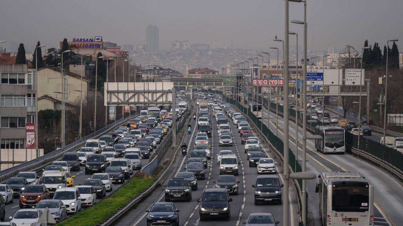 İstanbul'da trafik yoğunluğu rekor seviyeye ulaştı: %83