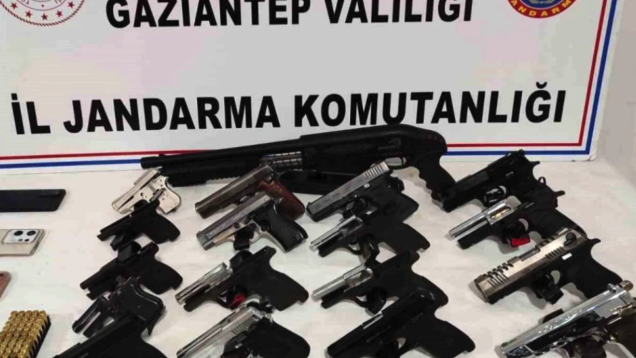Gaziantep'te Geniş Çaplı Silah Operasyonu: 10 Ruhsatsız Tabanca Ele Geçirildi